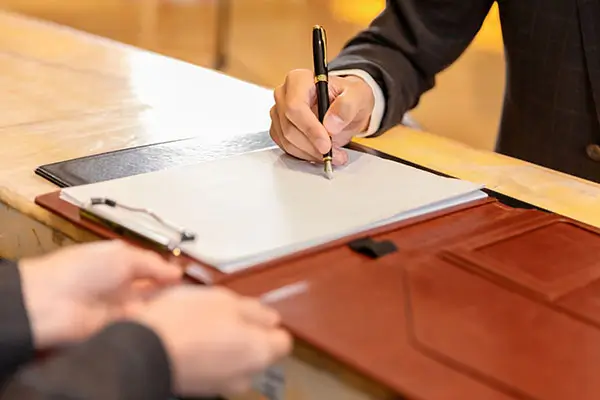 新加坡法律为什么那么严