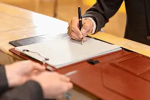 律师维护什么法律