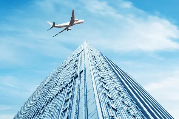 人死厂里应该走什么法律