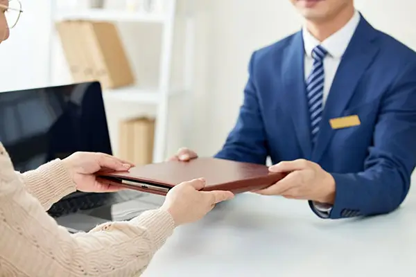 比较贴近现实的法律是什么